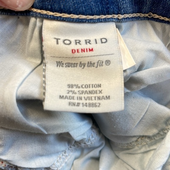 Torrid NWT Classic Verona Destructed Ankle Skinny Jeans Size 24 - Picture 6 of 11
